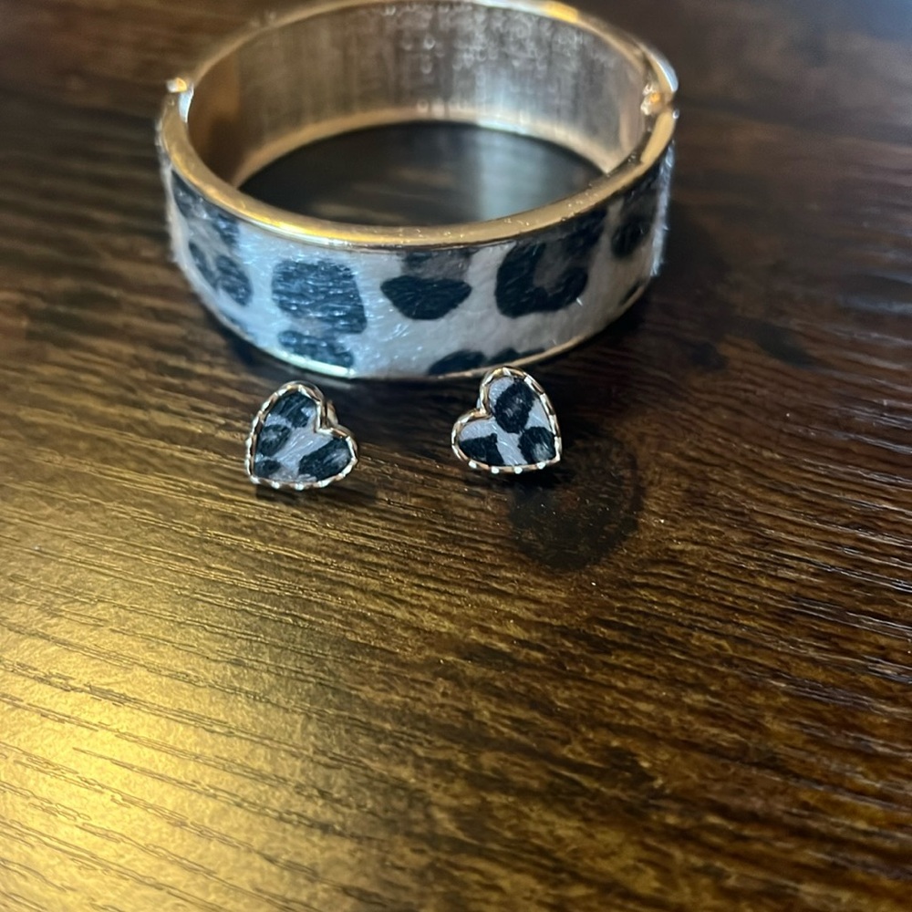 Plunder matching cuff bracelet and earrings set.